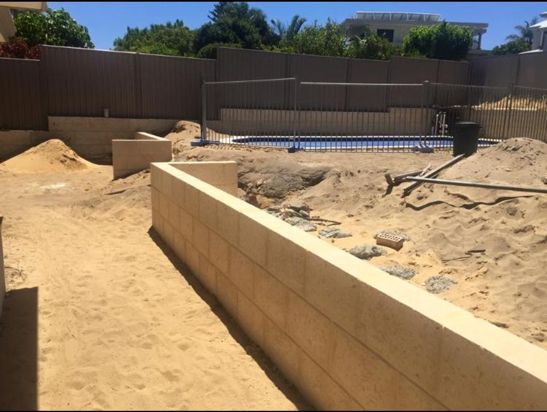 2018 How much does a concrete retaining wall cost?