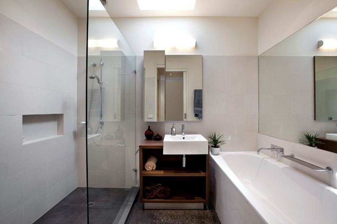 Frameless vs Semi Frameless Shower Screens