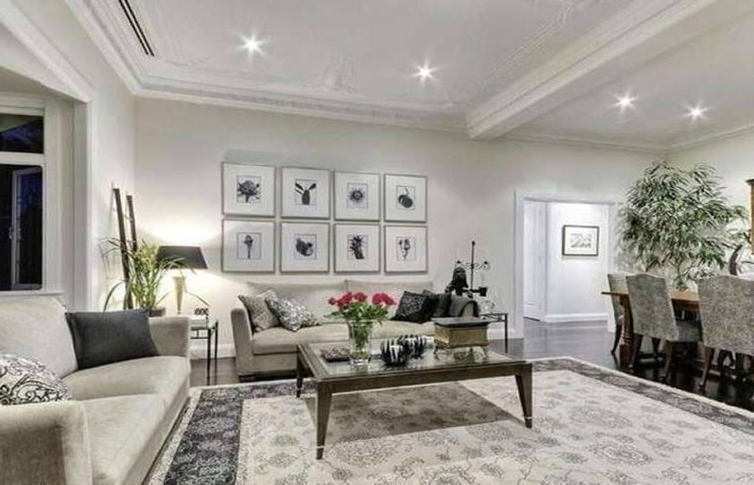 How Much Does it Cost to Plaster a House?