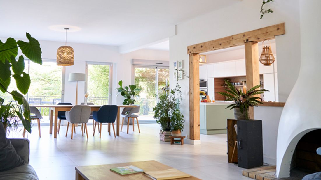 Bright and light living space with large square floor tiles