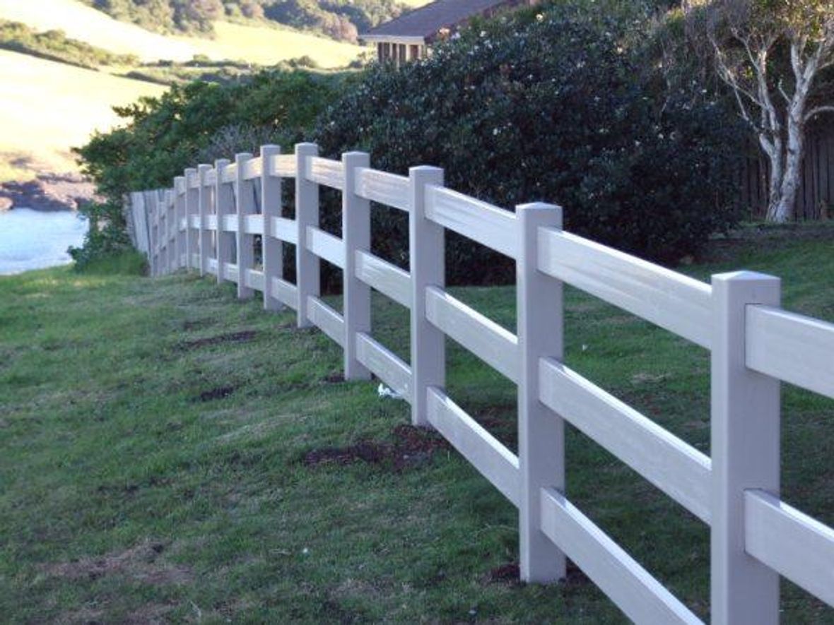What is the Cost to Install PVC Fencing?
