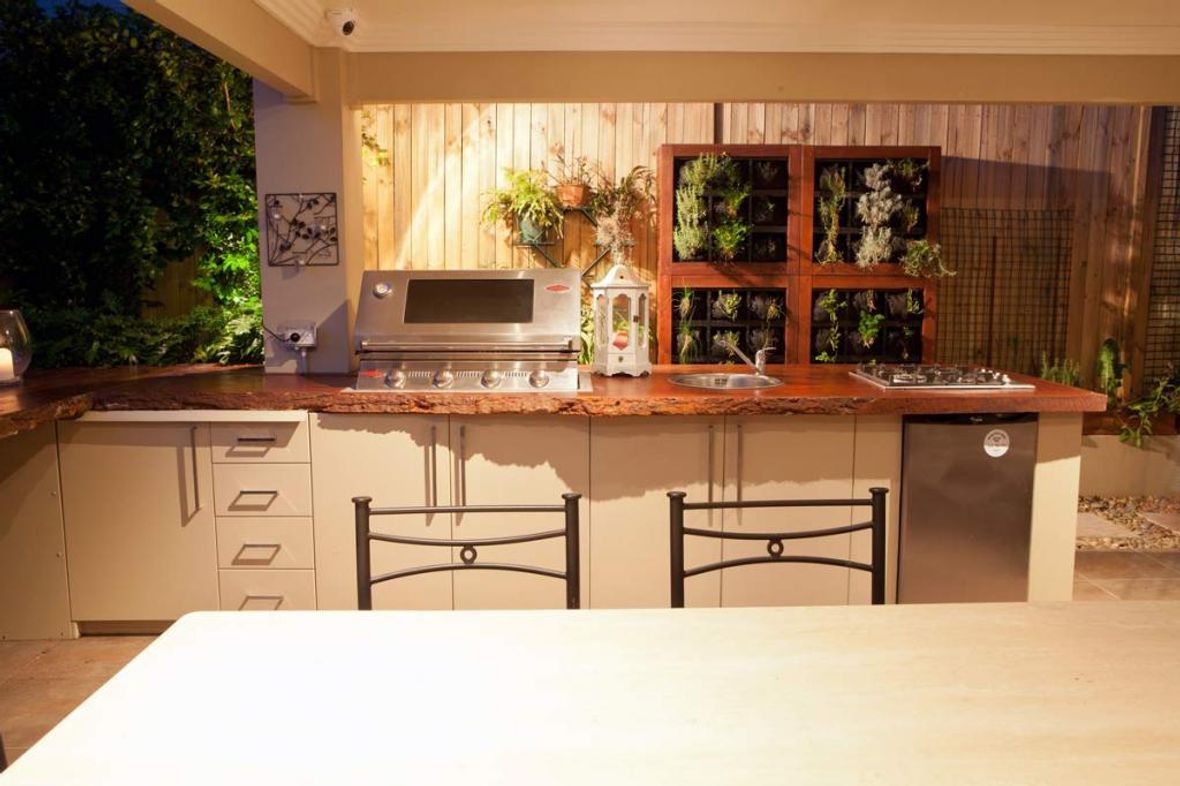 How Much Does an Outdoor Room Cost? [2024]