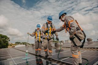 How Much Does Solar Panel Cleaning Cost? [2026]