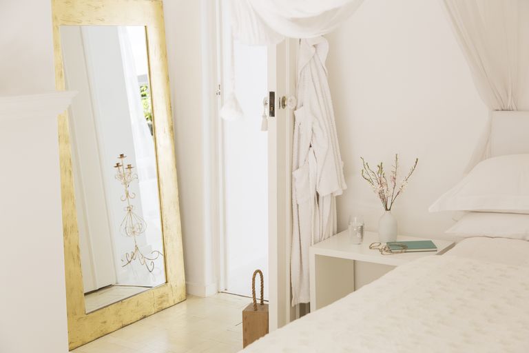 Securing floor and wall mirrors Large mirror installation