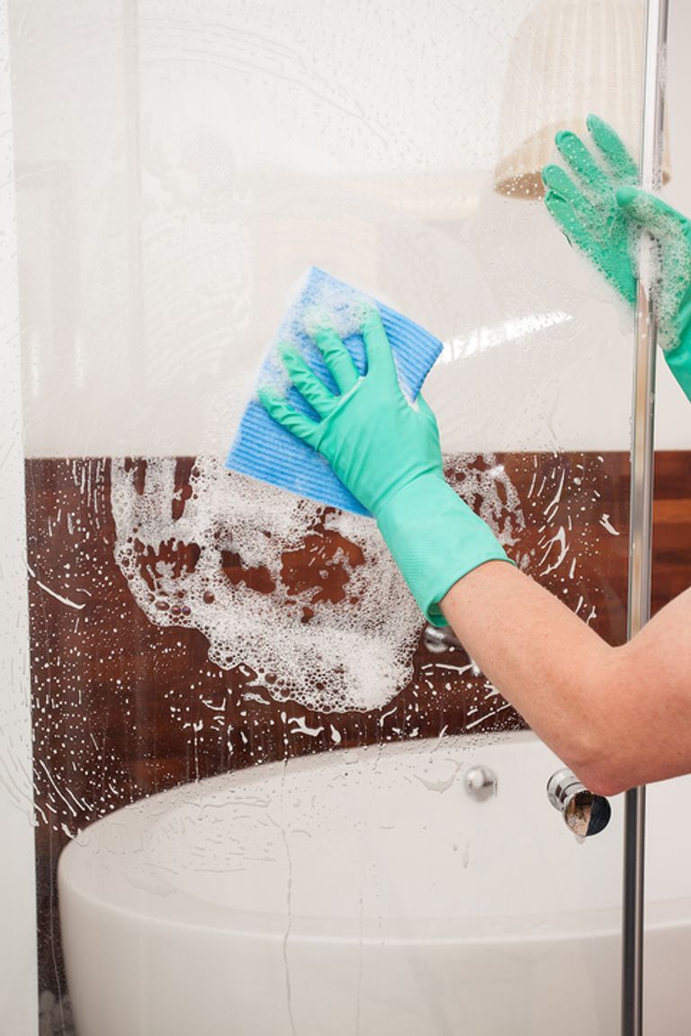 Easy tips to deep clean your bathroom