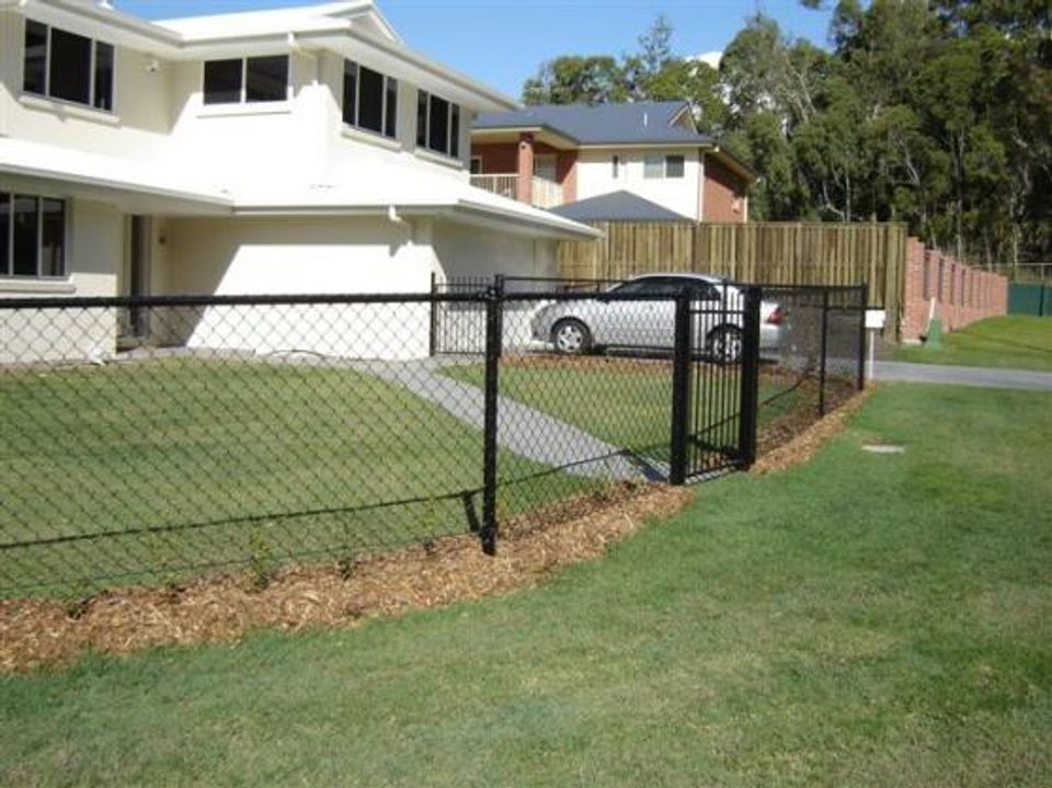 How to choose the right garden fencing - hipages.com.au