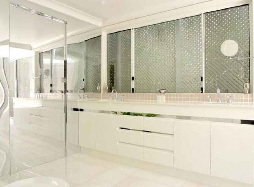 How to ventilate a bathroom with no windows