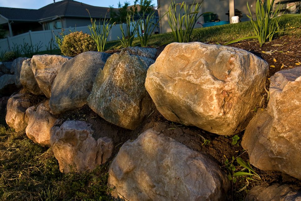 Boulder retaining wall - Ideas and inspiration - hipages.com.au